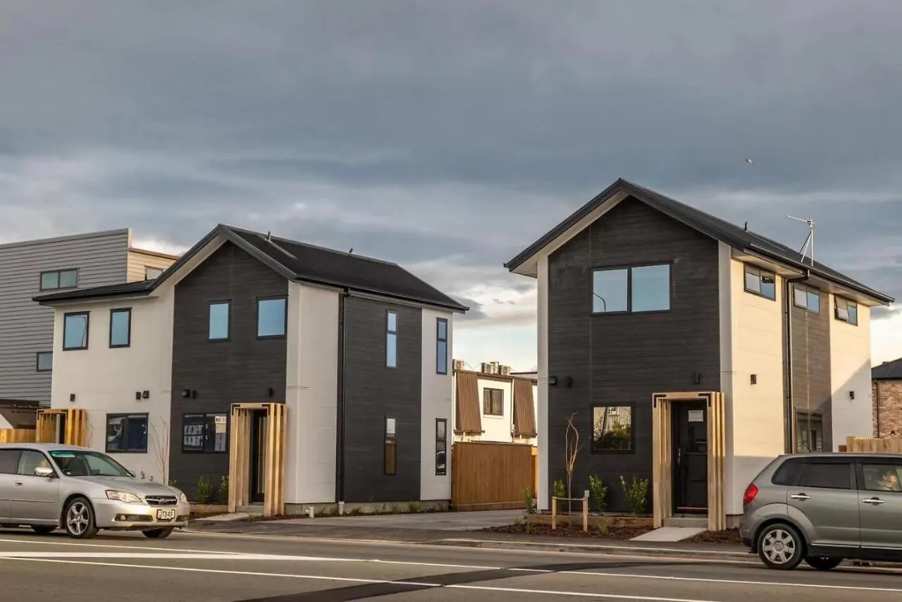 Close To Arena And One Kilometer From Railway Station Onsite Ev Car Park Christchurch 0*,