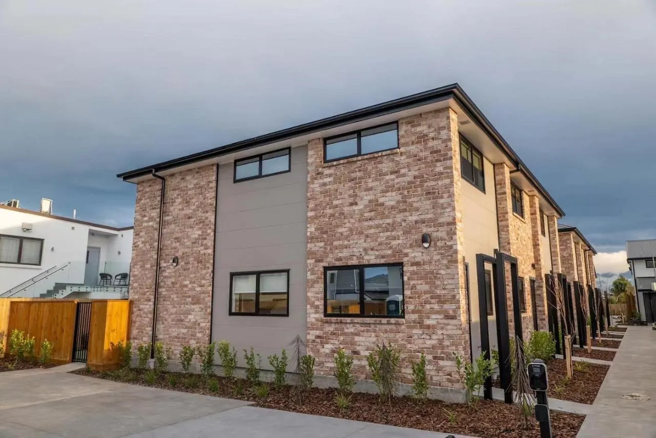 Close To Arena And One Kilometer From Railway Station Onsite Ev Car Park Christchurch Lägenhet