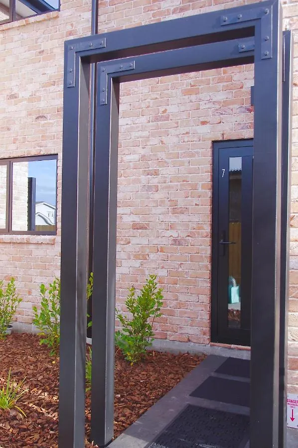 Close To Arena And One Kilometer From Railway Station Onsite Ev Car Park Christchurch