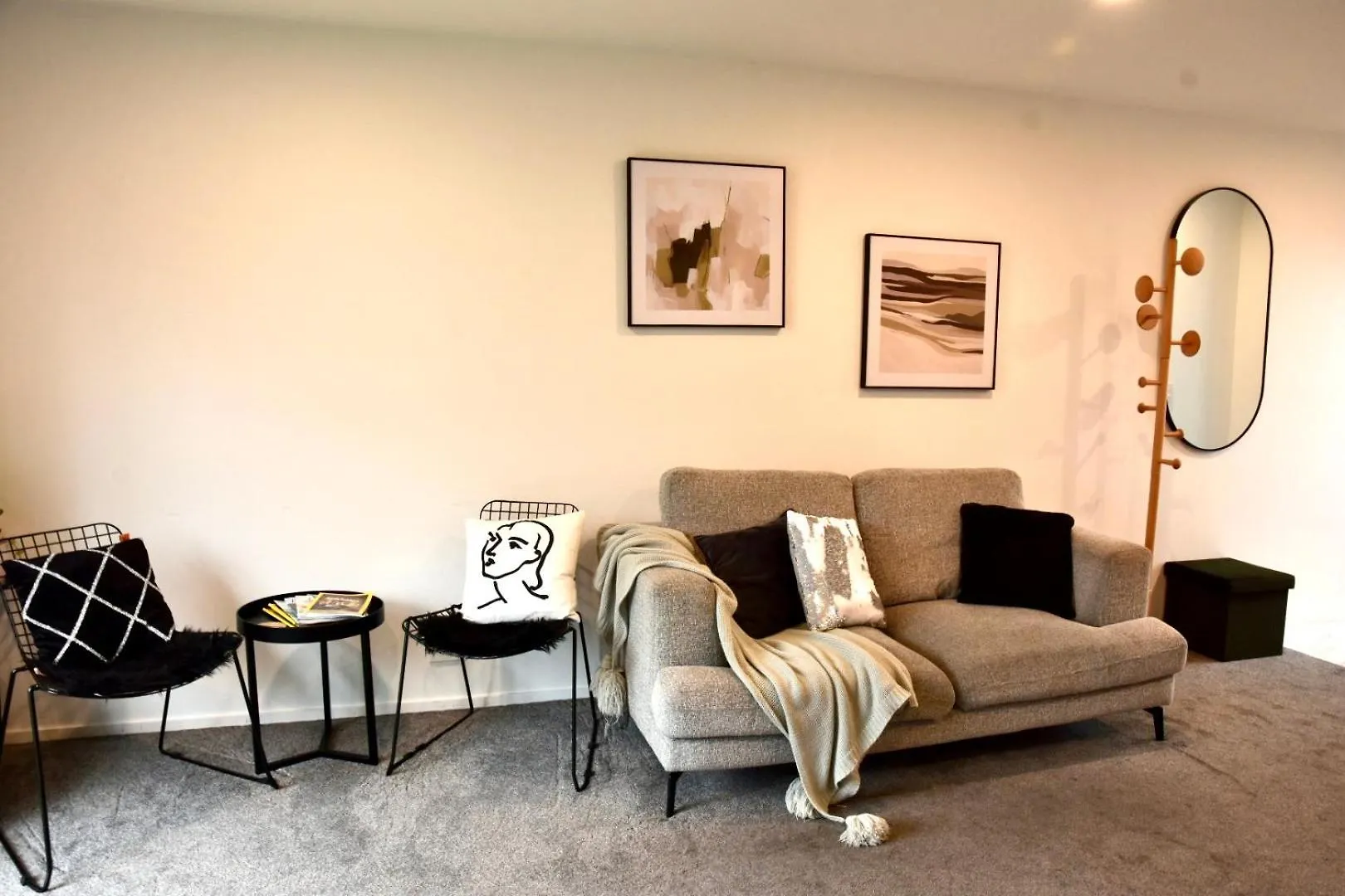 Close To Arena And One Kilometer From Railway Station Onsite Ev Car Park Christchurch 0*,