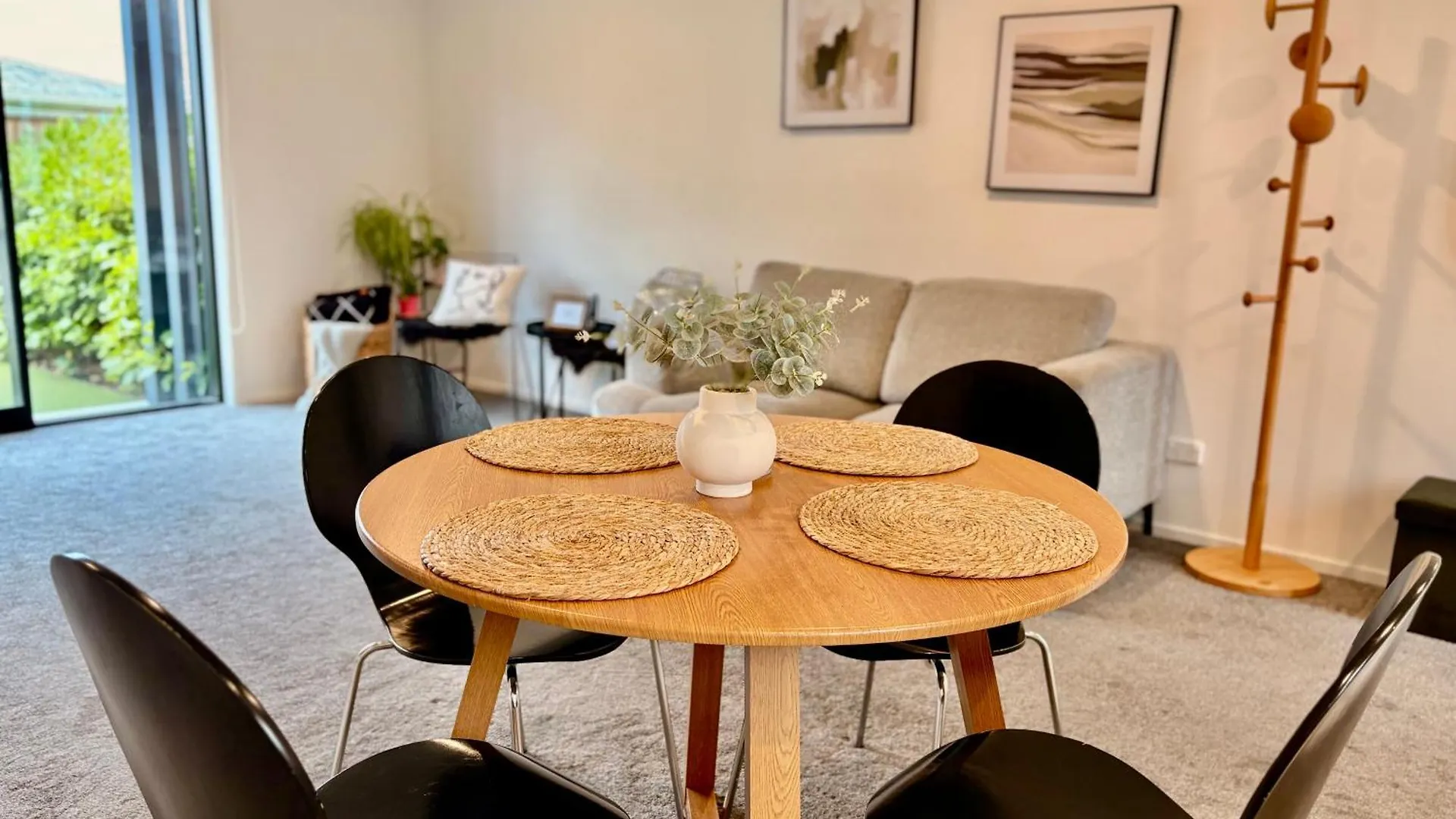 Close To Arena And One Kilometer From Railway Station Onsite Ev Car Park Christchurch 0*,